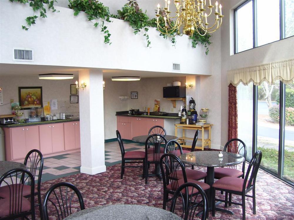 Quality Inn Commerce At I-85 Restaurant foto